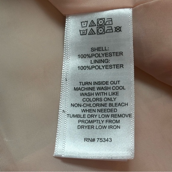 Tahari Girl’s Raincoat. Button up with scalloped edge detailing 18 months - Picture 6 of 7